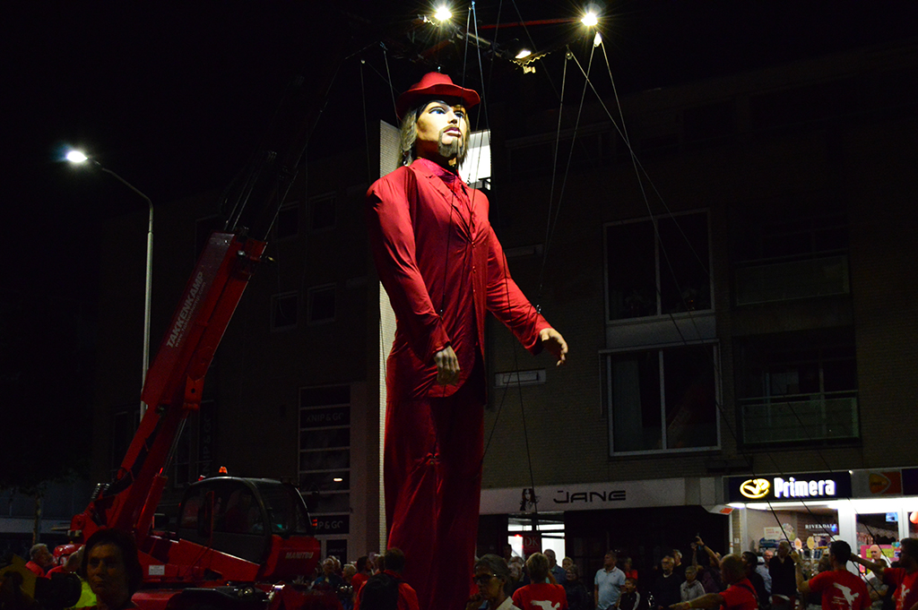 PASACALLES DE MARIONETA GIGANTE EL GRAN GUERRERO