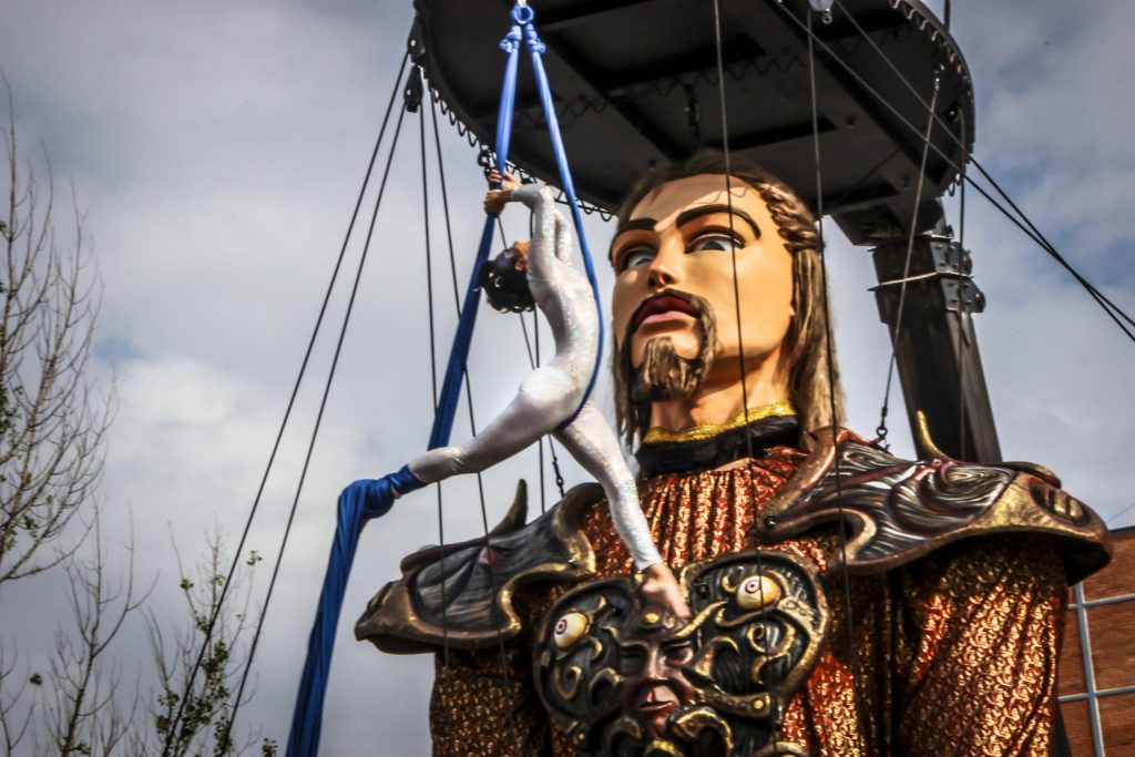 PASACALLES DE MARIONETA GIGANTE EL GRAN GUERRERO