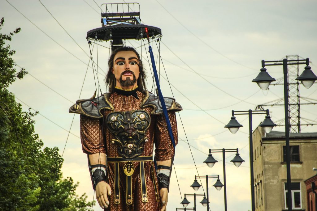 PASACALLES ITINERANTEPASACALLES DE MARIONETA GIGANTE EL GRAN GUERRERO