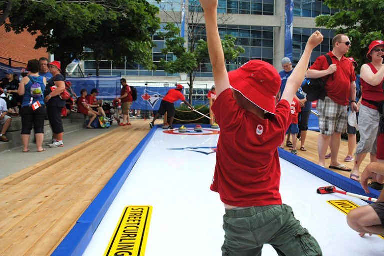 STREET CURLING.