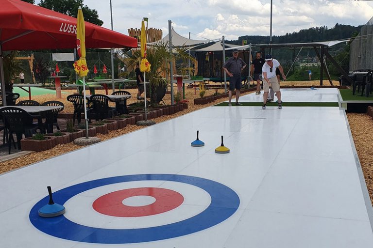 STREET CURLING.