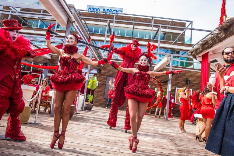 PERFORMANCES LA VIE EN ROUGE